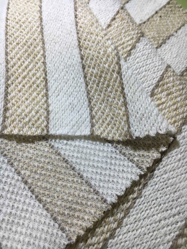 Horizantal stirpe white knitted fabric